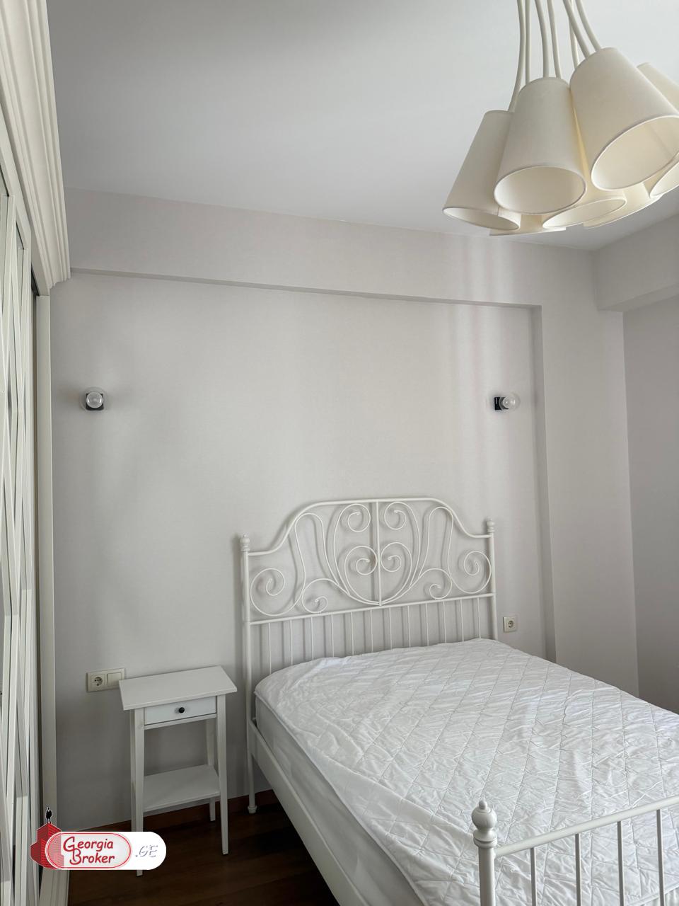 nearly repaired 5-room apartment for rent